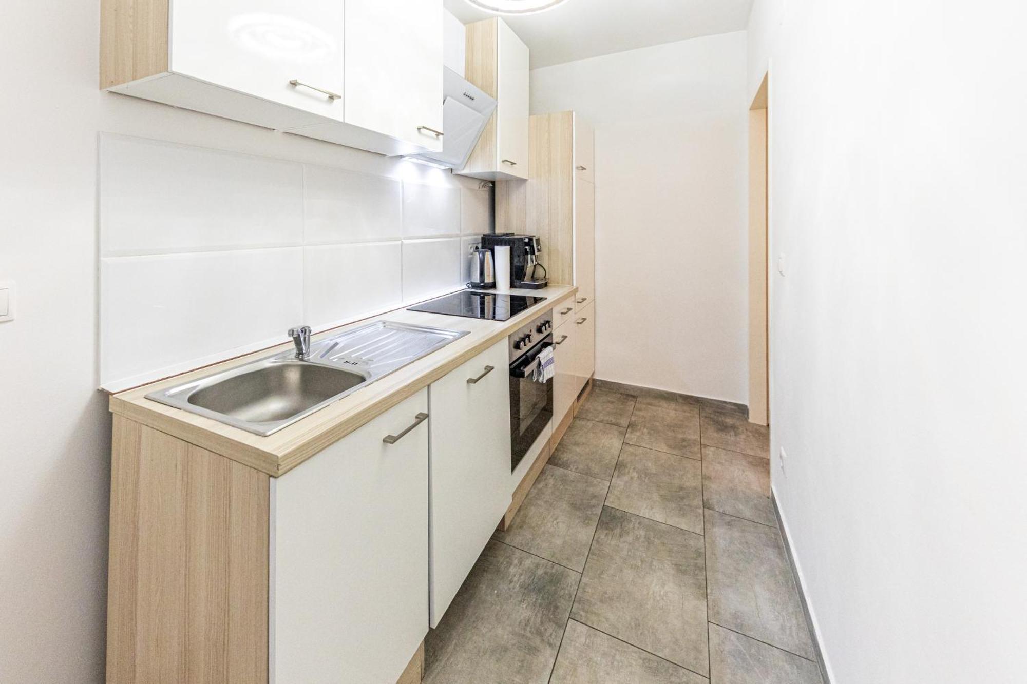 וינה Central & Affordable By Jr City Apartments מראה חיצוני תמונה
